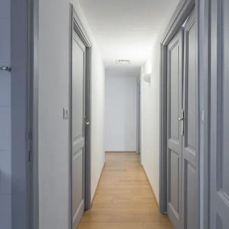 Apartment Vittoria Urban Chic - Elegant In The Heart Of